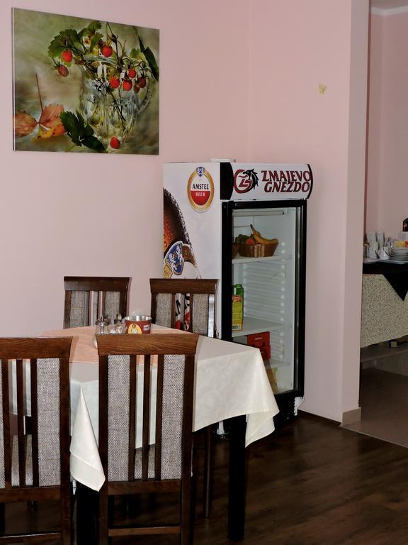 B&B Zmajevo Gnezdo 021 Sremska Kamenica Exterior photo